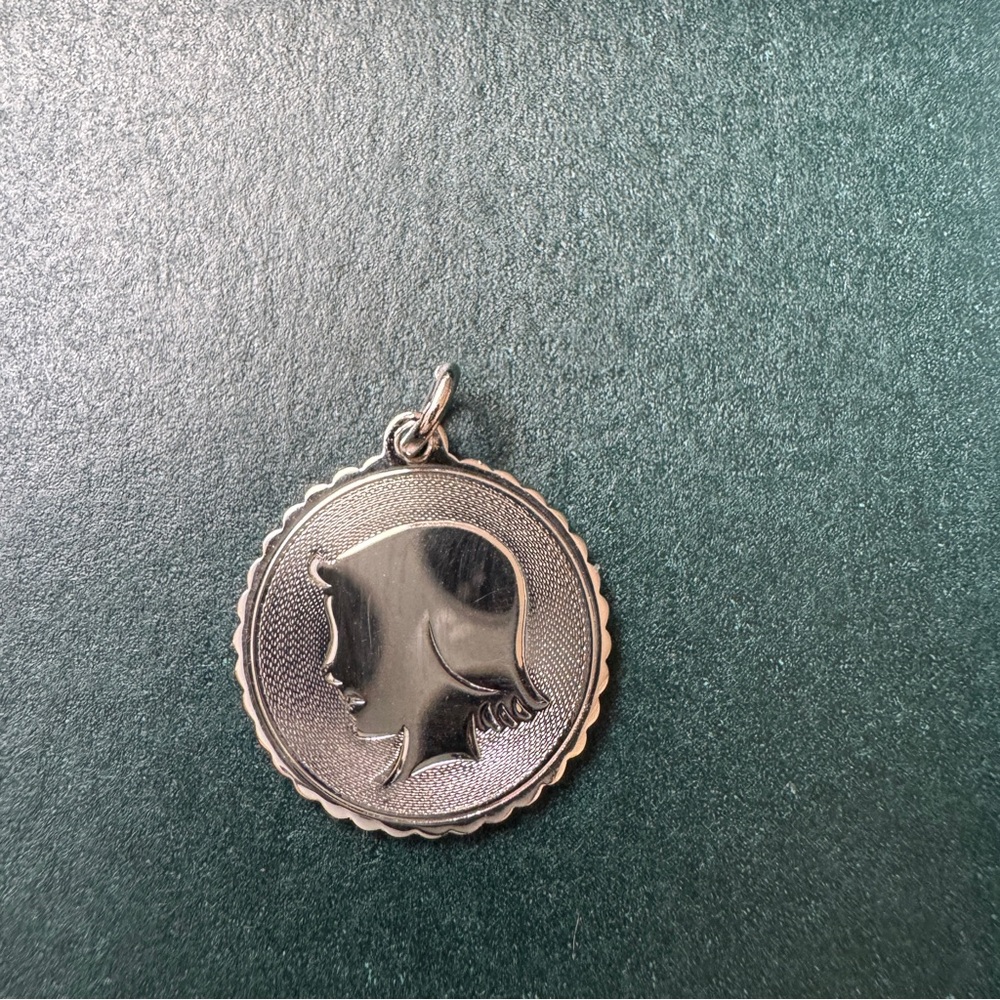 Sterling Silver Vintage Girl Face Chic Profile Pendant Necklace